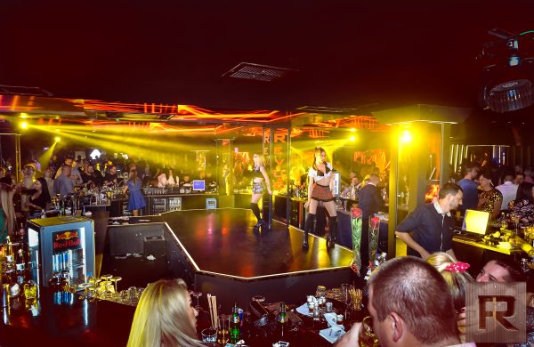 Club Revue - Menuground